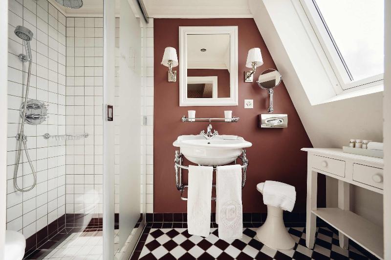 Romantik Hotel Europe - Oda