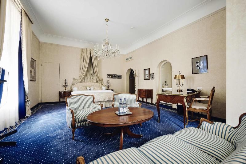 Romantik Hotel Europe - Oda