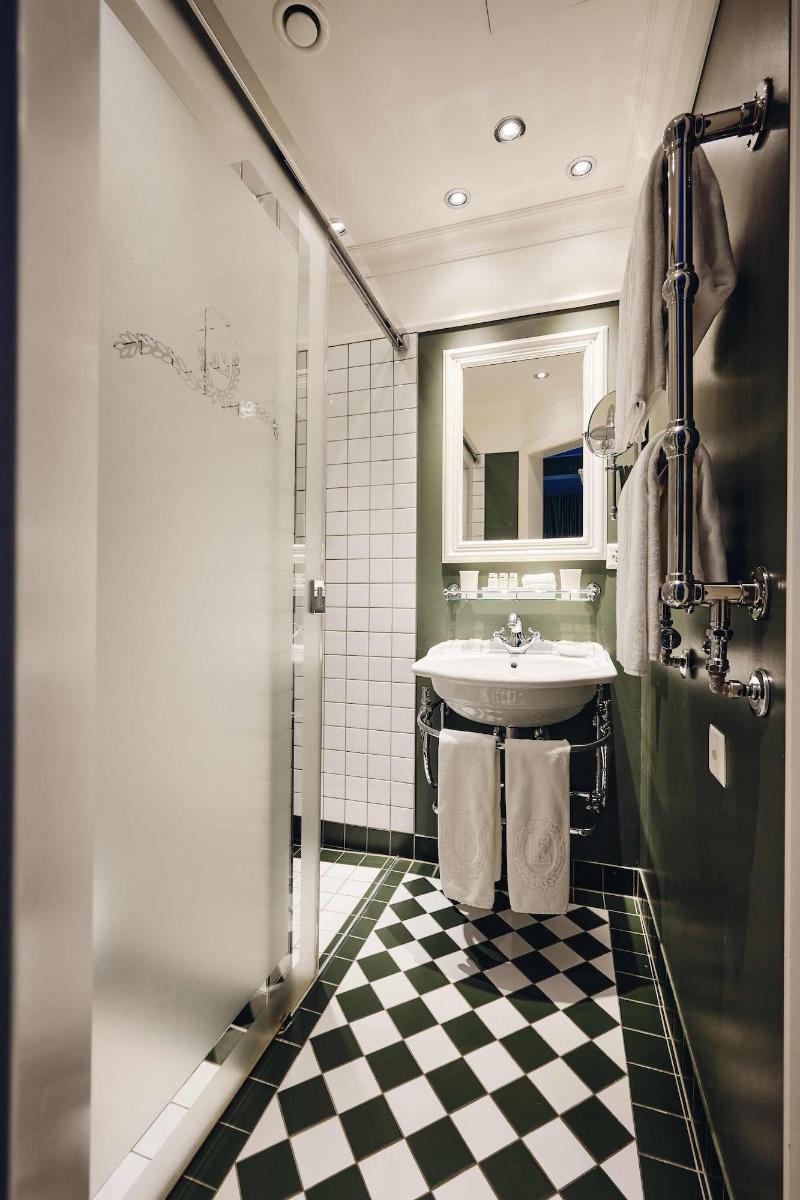 Romantik Hotel Europe - Oda
