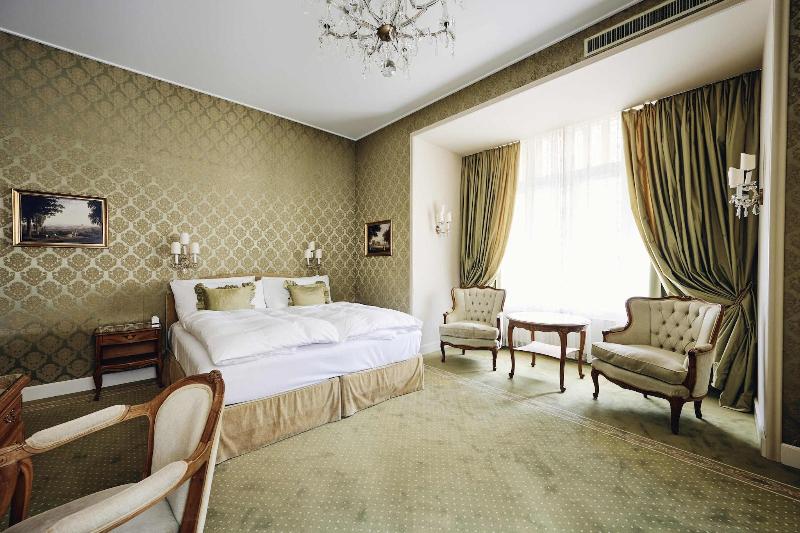 Romantik Hotel Europe - Oda