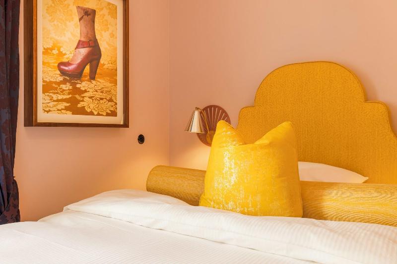 Romantik Hotel Europe - Oda