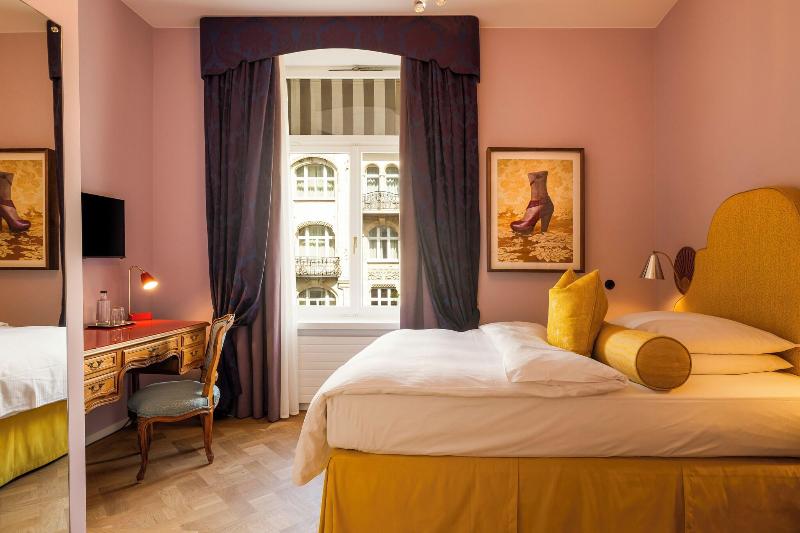 Romantik Hotel Europe - Oda