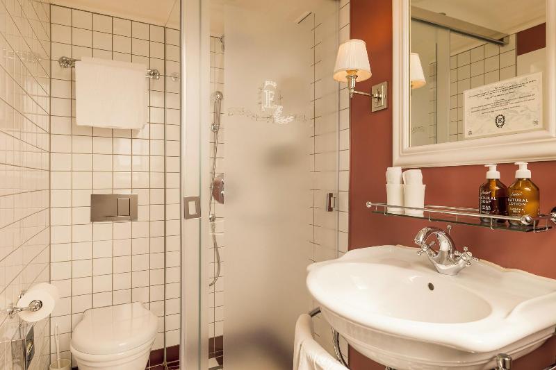 Romantik Hotel Europe - Oda