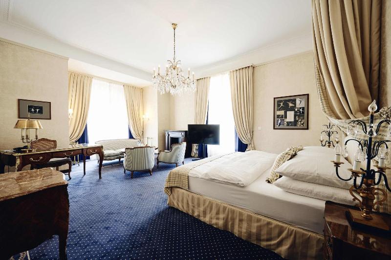 Romantik Hotel Europe - Oda