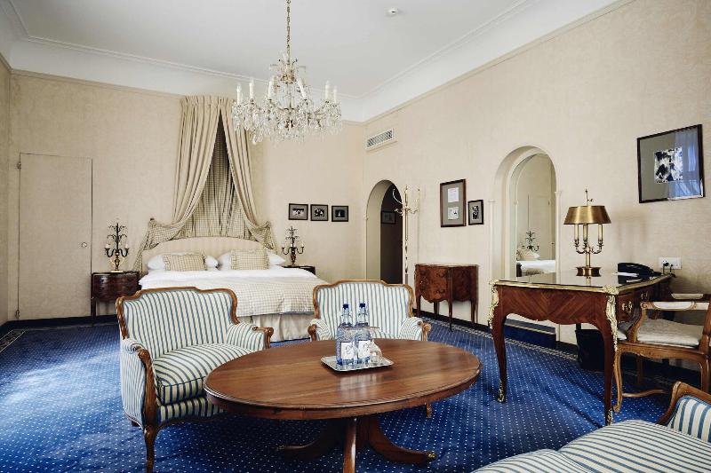 Romantik Hotel Europe - Oda
