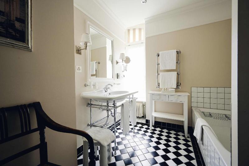 Romantik Hotel Europe - Oda