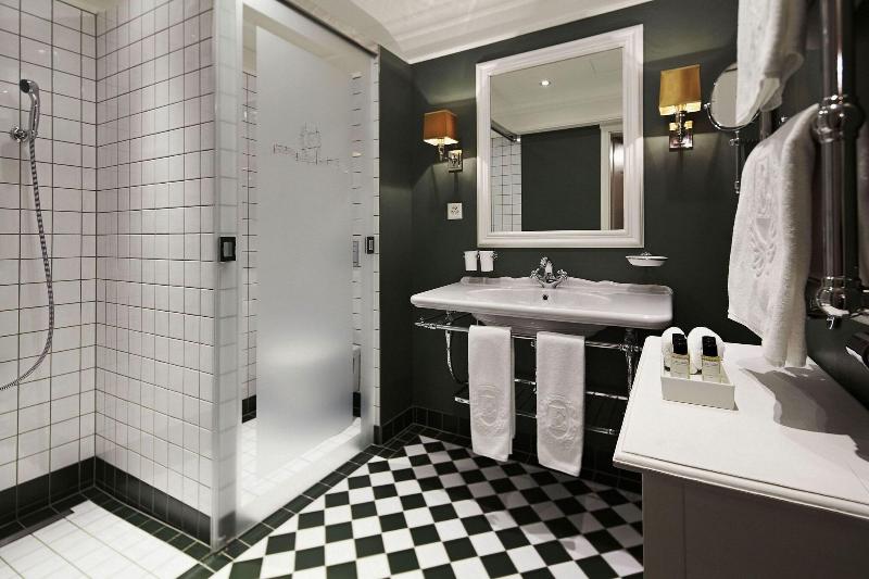 Romantik Hotel Europe - Oda