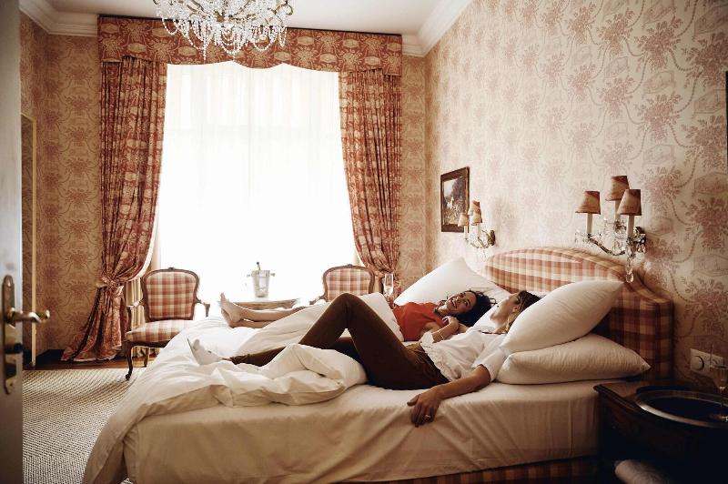 Romantik Hotel Europe - Oda