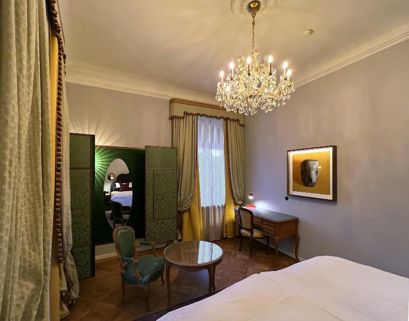 Romantik Hotel Europe - Oda