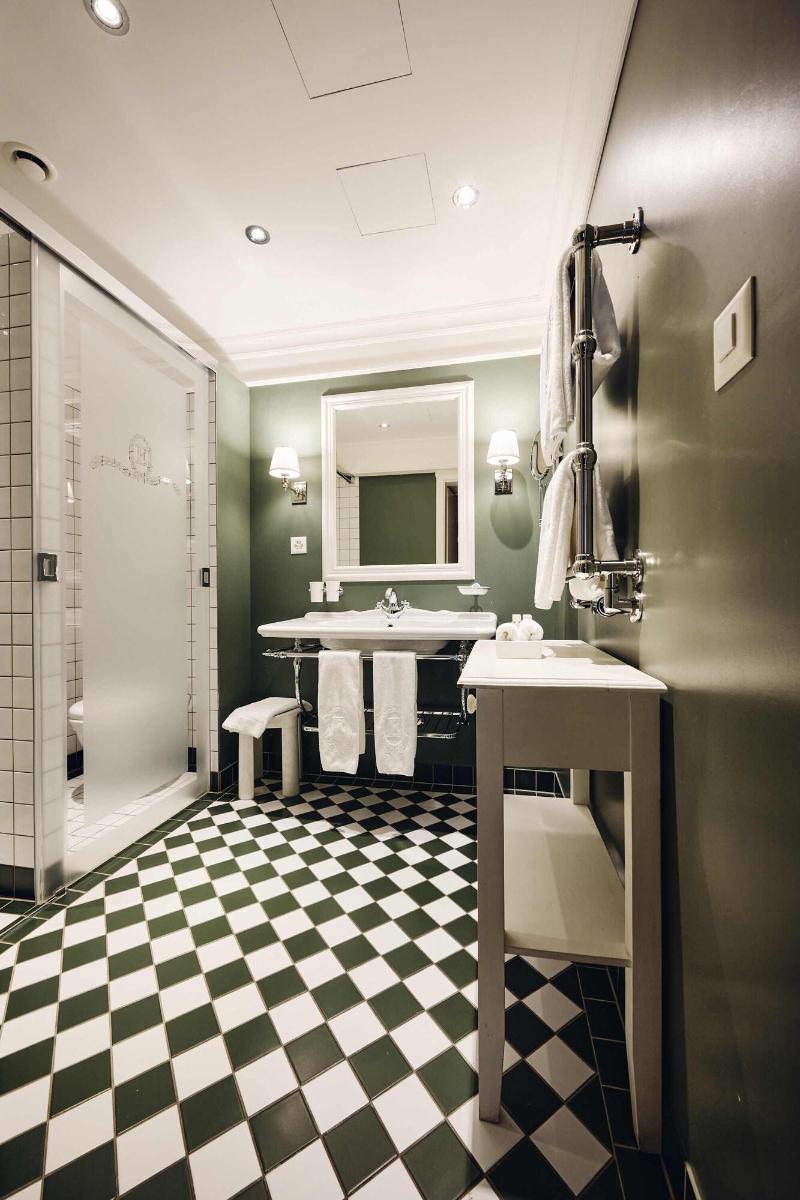 Romantik Hotel Europe - Oda
