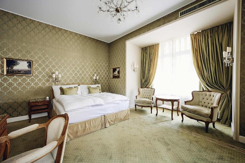 Romantik Hotel Europe - Oda
