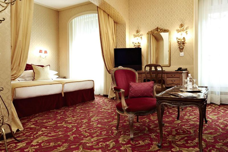 Romantik Hotel Europe - Oda