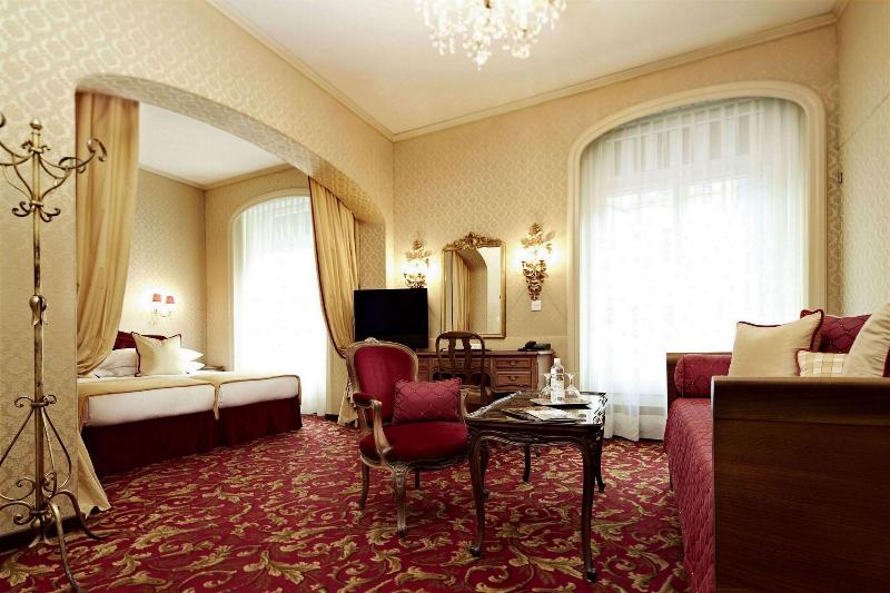 Romantik Hotel Europe - Oda