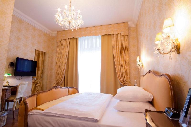Romantik Hotel Europe - Oda