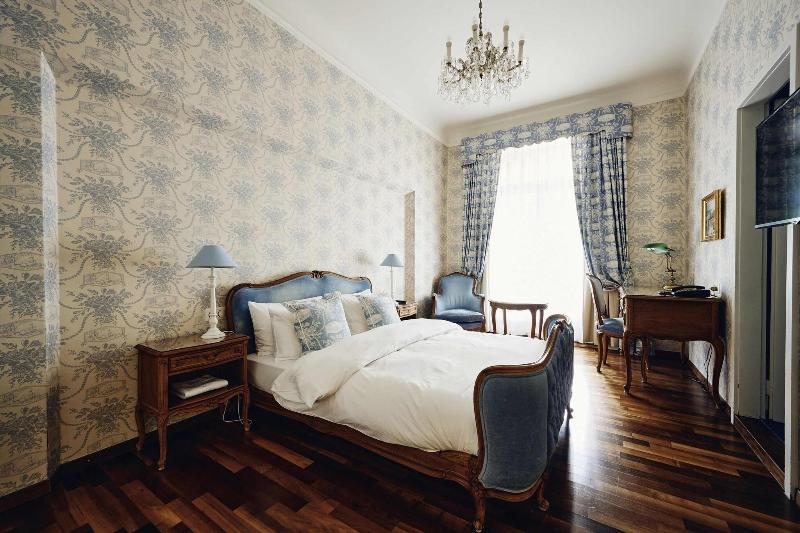 Romantik Hotel Europe - Oda