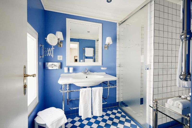 Romantik Hotel Europe - Oda
