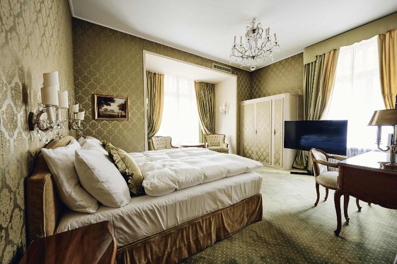 Romantik Hotel Europe - Oda