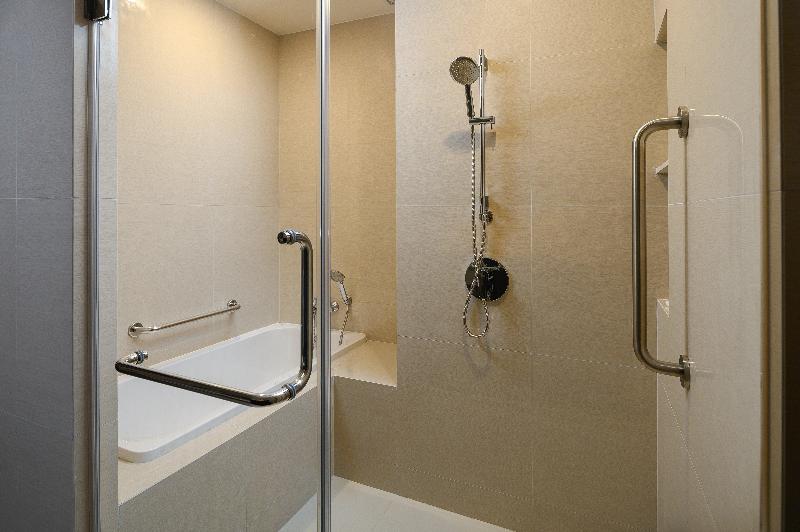 Holiday Inn & Suites Siracha Laemchabang - Oda