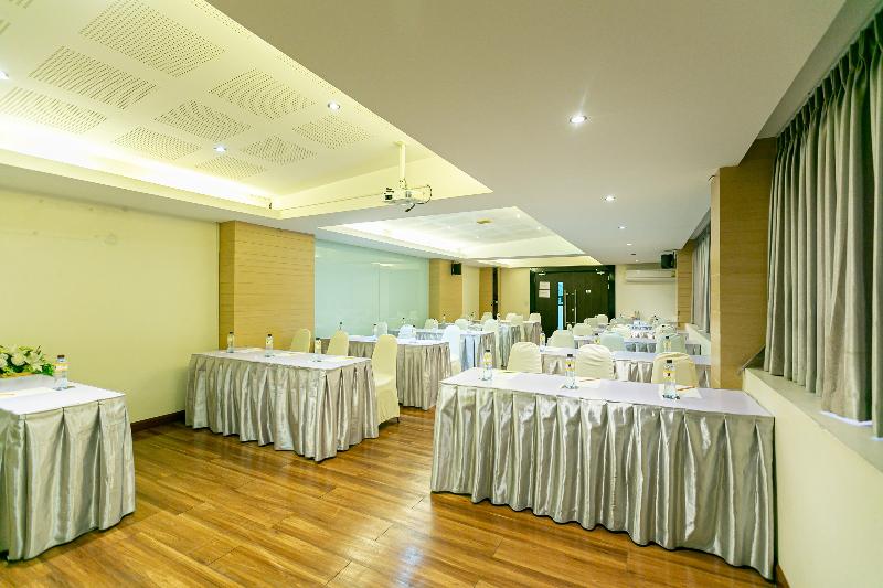 Grand Ratchapruek Hotel by ZUZU - Toplantı
