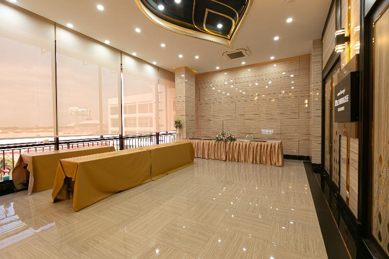 Grand Ratchapruek Hotel by ZUZU - Toplantı