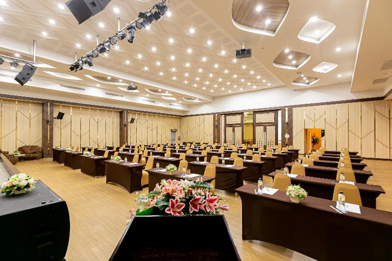 Grand Ratchapruek Hotel by ZUZU - Toplantı