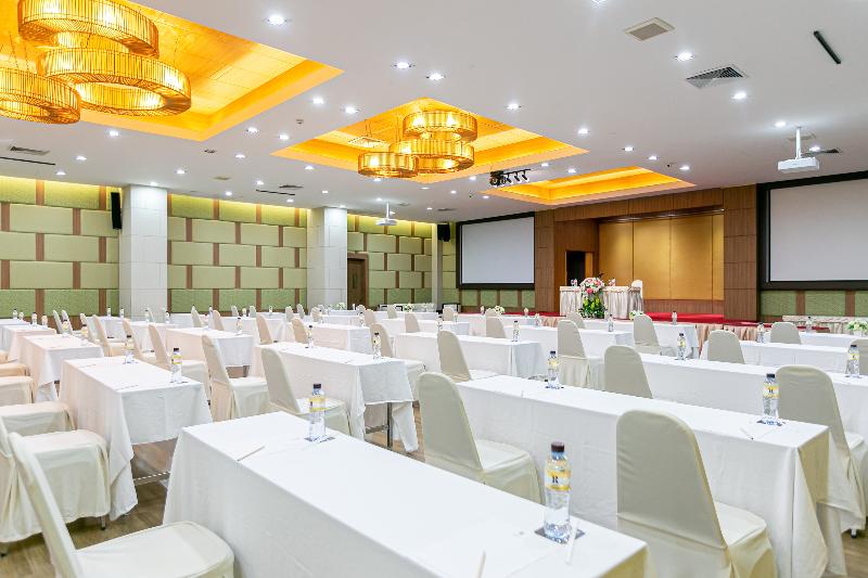 Grand Ratchapruek Hotel by ZUZU - Toplantı