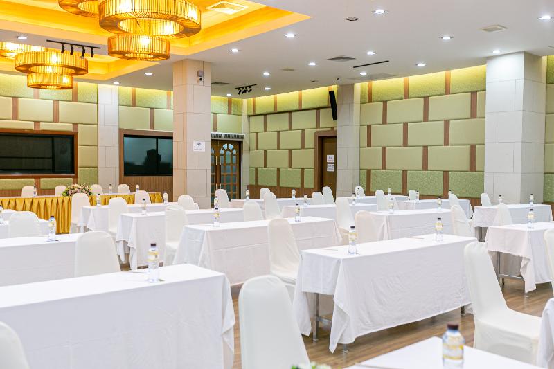 Grand Ratchapruek Hotel by ZUZU - Toplantı