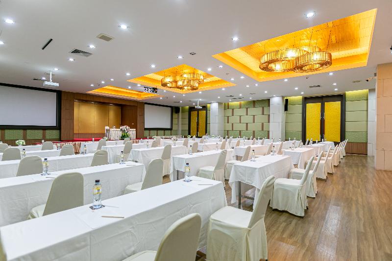 Grand Ratchapruek Hotel by ZUZU - Toplantı