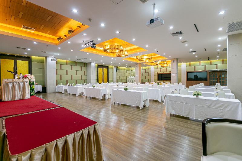 Grand Ratchapruek Hotel by ZUZU - Toplantı