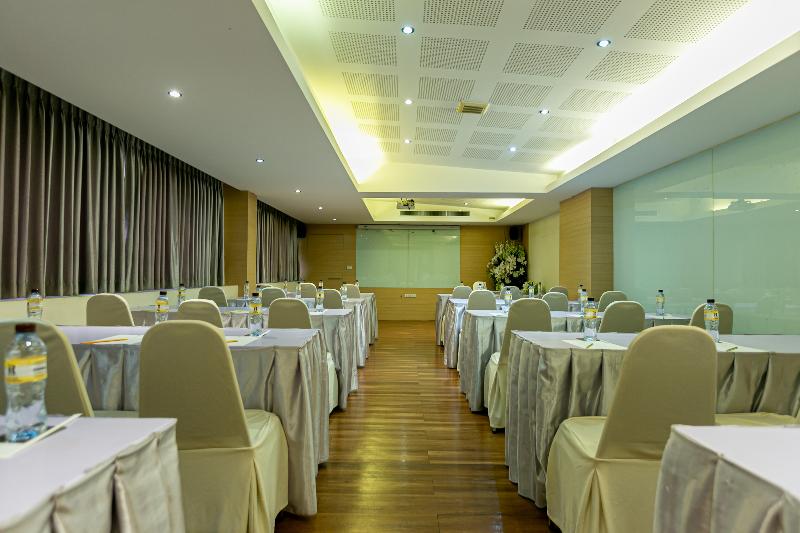 Grand Ratchapruek Hotel by ZUZU - Toplantı
