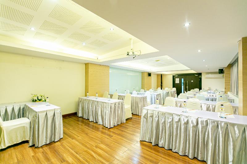 Grand Ratchapruek Hotel by ZUZU - Toplantı
