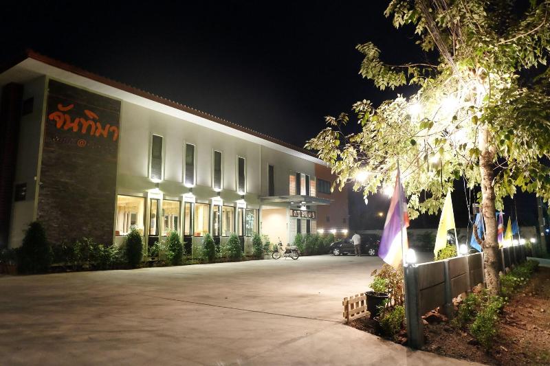 Jantima Place At Amphawa - Teras