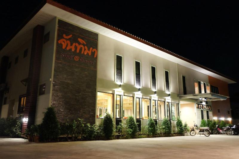 Jantima Place At Amphawa - Teras
