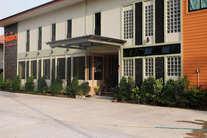 Jantima Place At Amphawa - Teras