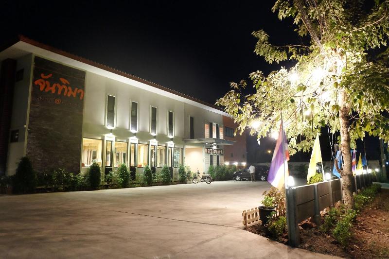 Jantima Place At Amphawa - Teras