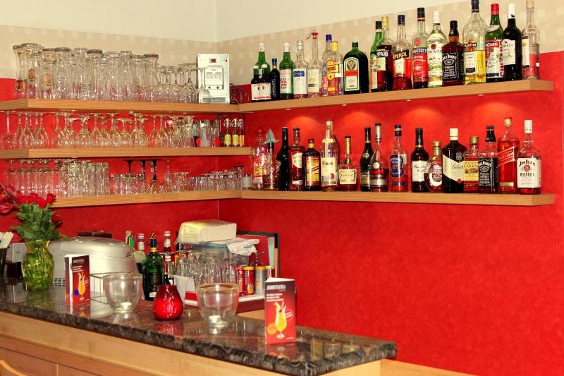Wallis - Bar