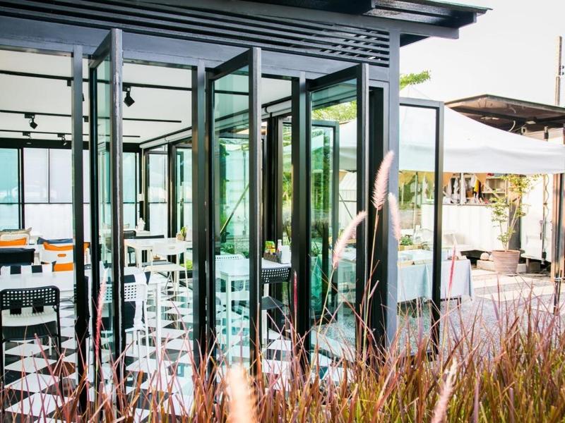 The Restro Hotel - Restoran