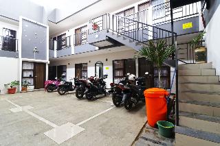 Wisma Surya by ZUZU otel fotoğrafı