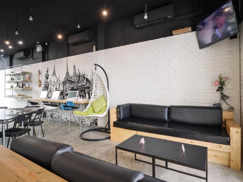 The Cube Hostel - Lobi