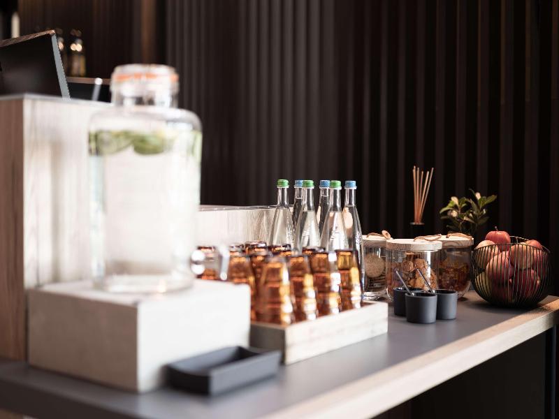 Radisson Hotel Zurich Airport - Lobi