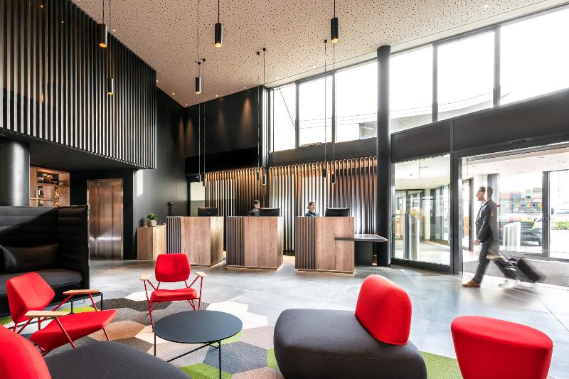Radisson Hotel Zurich Airport - Lobi