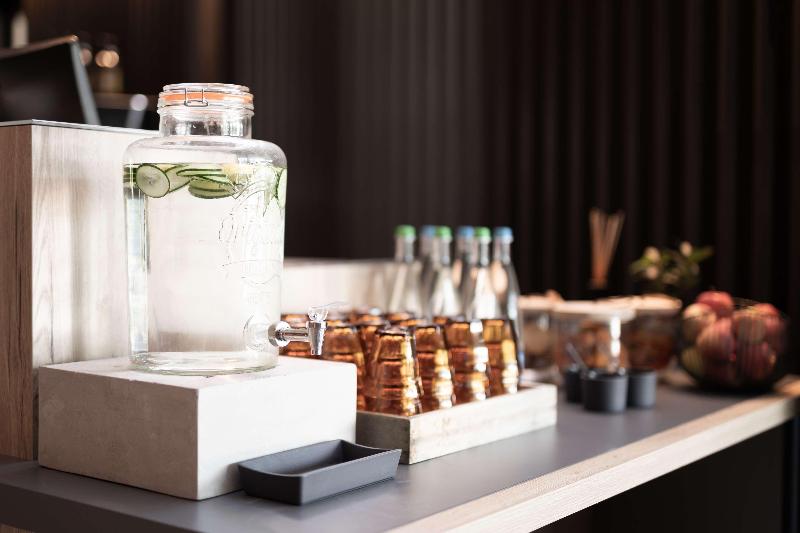 Radisson Hotel Zurich Airport - Lobi