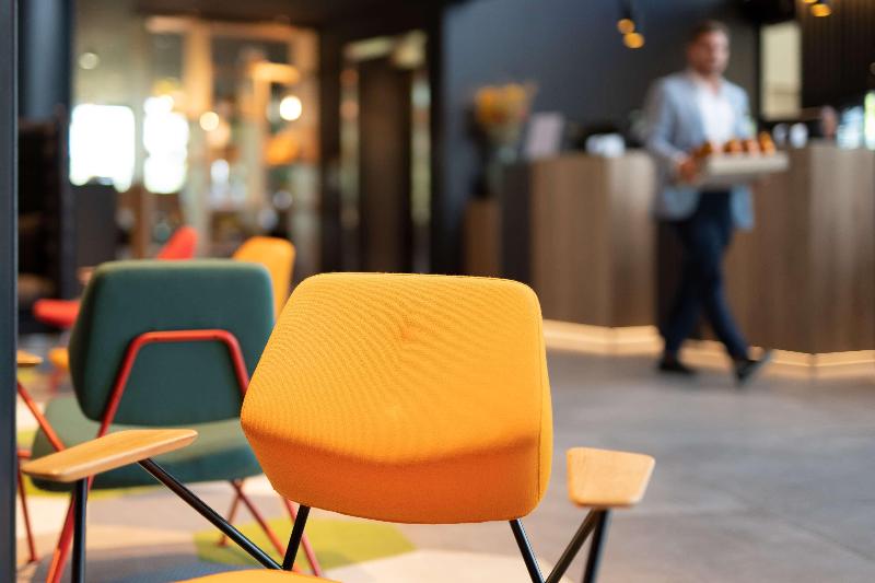 Radisson Hotel Zurich Airport - Lobi