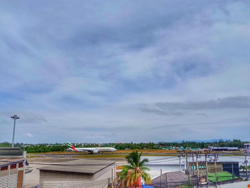 Louis Runway View Hotel - Genel