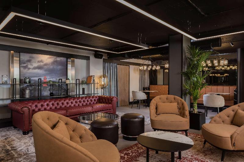 Radisson RED London Heathrow - Bar