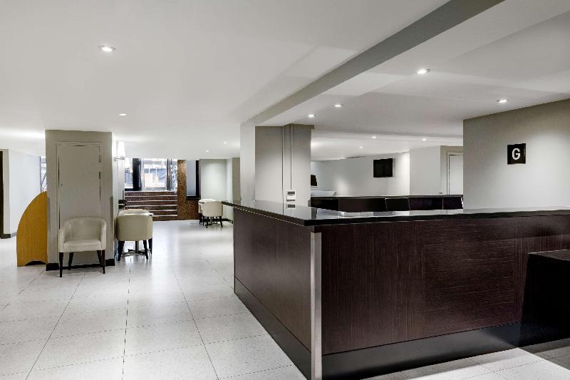 Radisson RED London Heathrow - Bar
