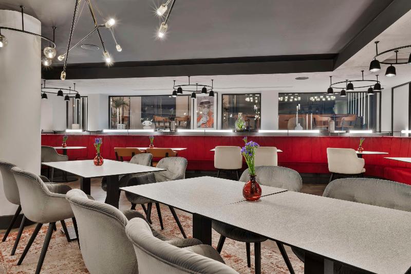 Radisson RED London Heathrow - Bar