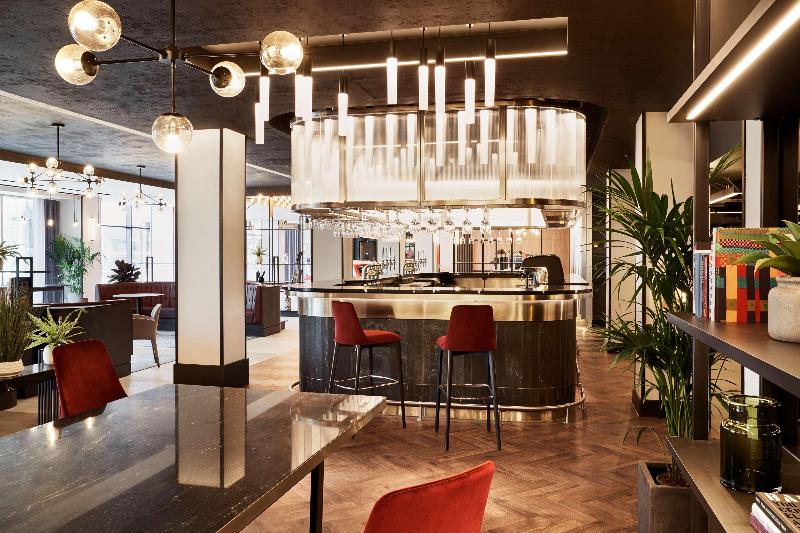 Radisson RED London Heathrow - Bar