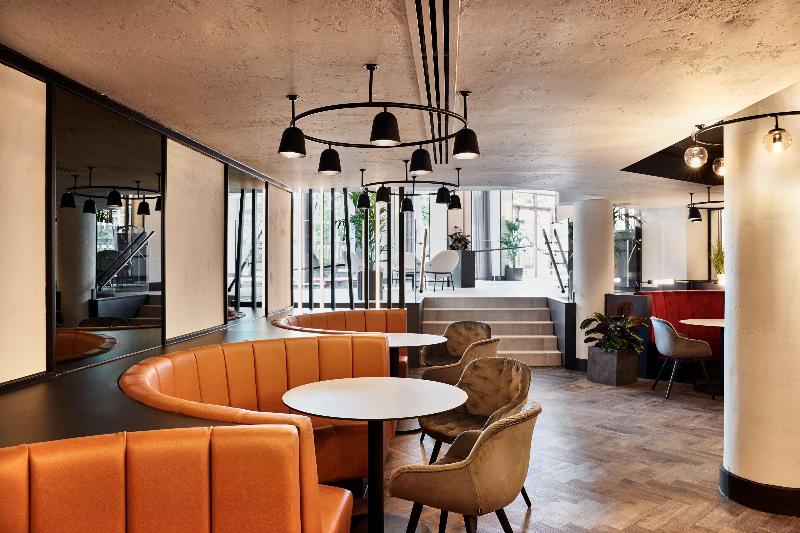 Radisson RED London Heathrow - Bar