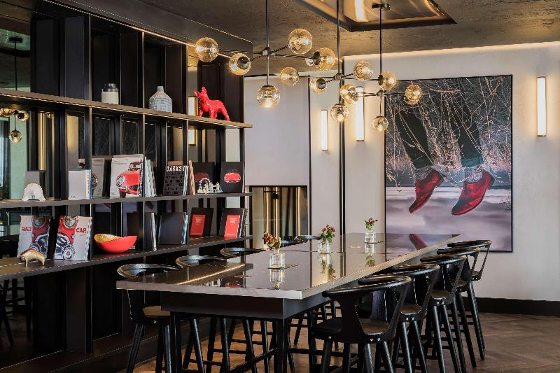 Radisson RED London Heathrow - Bar